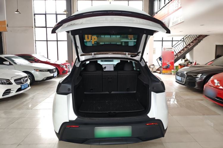 Used Tesla Model Y 2025 Rear-Wheel-Drive Version
