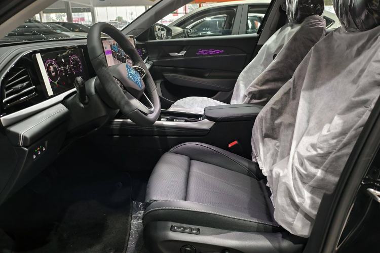 Used Volkswagen Passat 2025 Pro 380TSI Starry Dragon Edition
