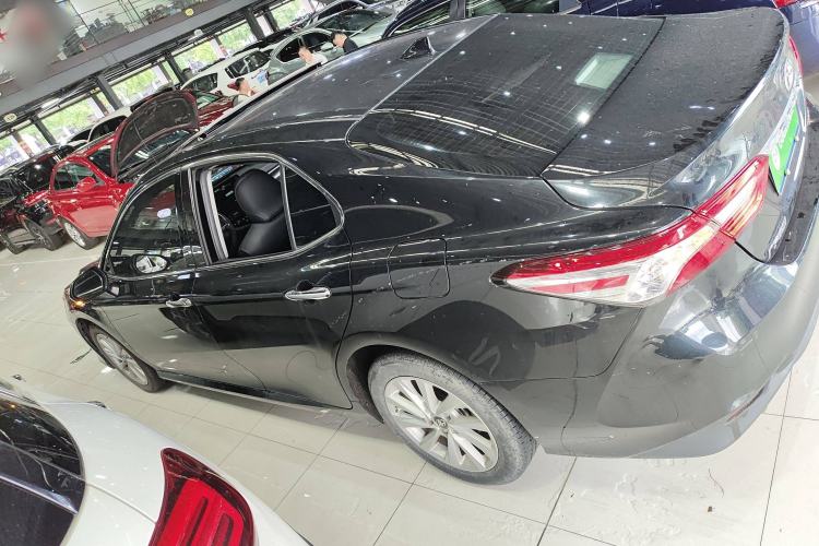 Used Toyota Camry 2021 2.0G Luxury Edition
