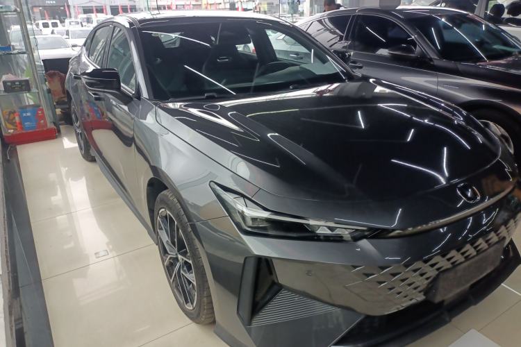 Used Changan UNI-V iDD 2024 Blue Whale Smart Electric iDD 136km ZhiKu Model