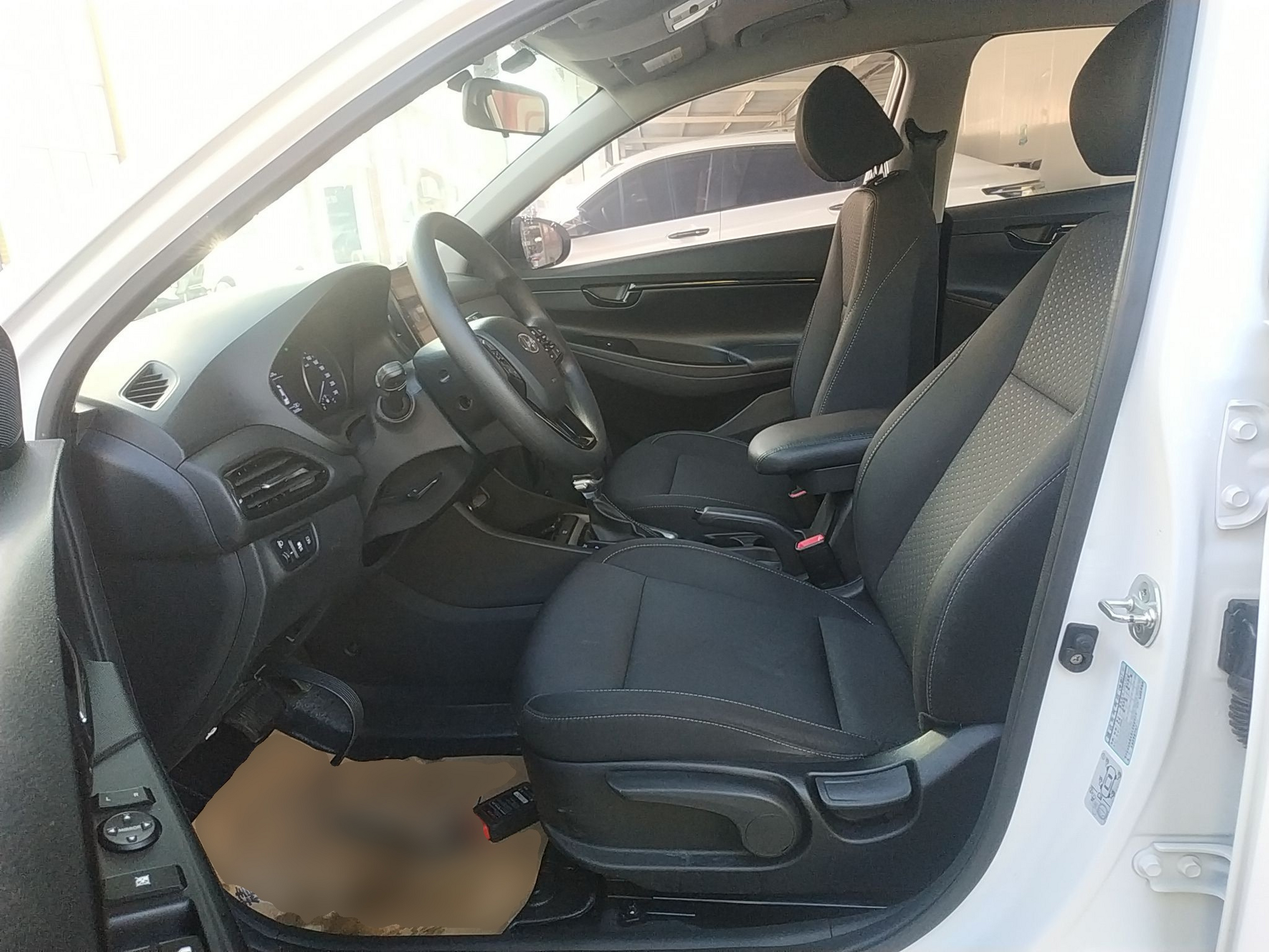 Переднее сиденье в автомобиле