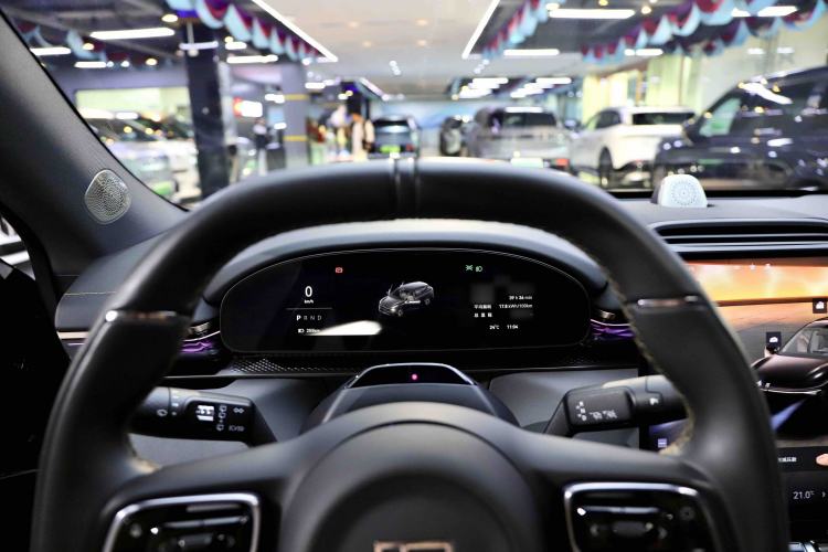 Used Zeekr 7X 2025 100 kWh Long-Range Rear-Wheel Drive with Intelligent Driving Features
