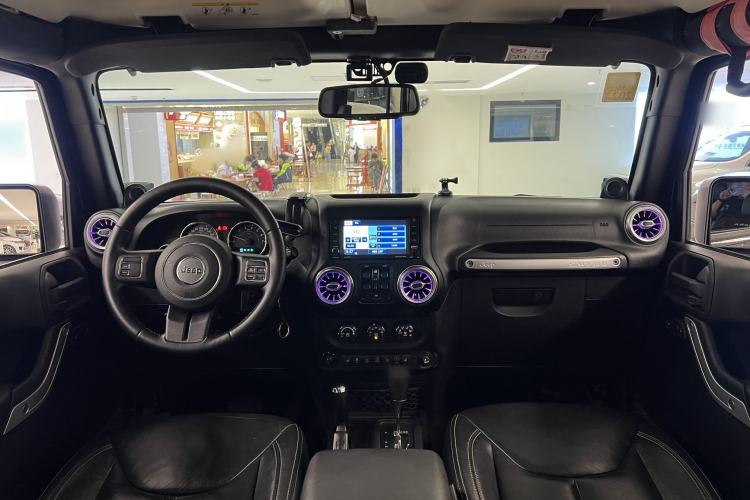 Used  Wrangler 2014 3.0L Sahara Four-Door Edition
