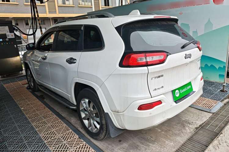 Used  Cherokee 2017 2.4L Excellence Edition