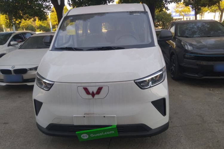 Used Wuling Yangguang 2024 300km Comfort-Grade Passenger Van 60kW