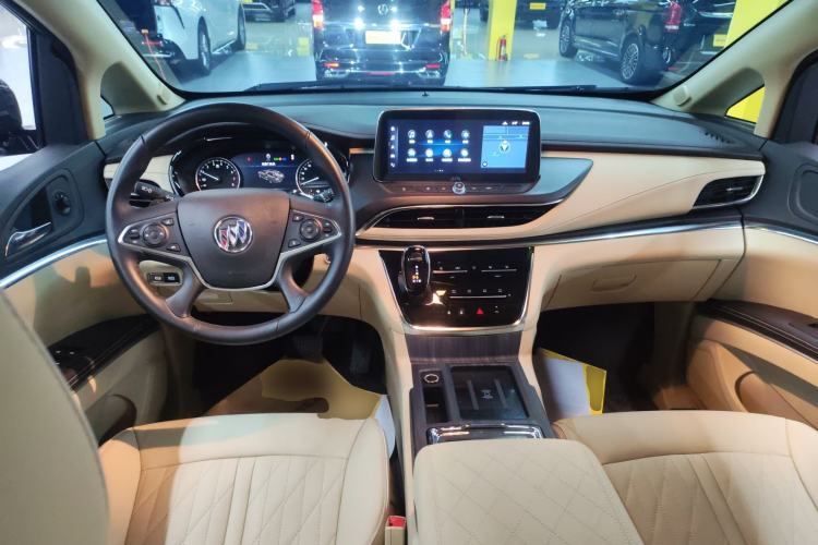 Used Buick GL8 2023 Facelifted Land Cruiser Executive Luxury Version
