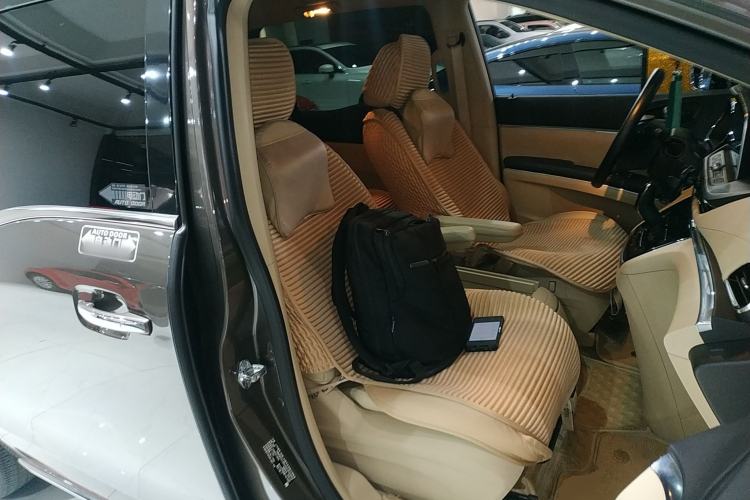 Used Buick GL8 2023 Facelifted Land Cruiser Executive Luxury Version
