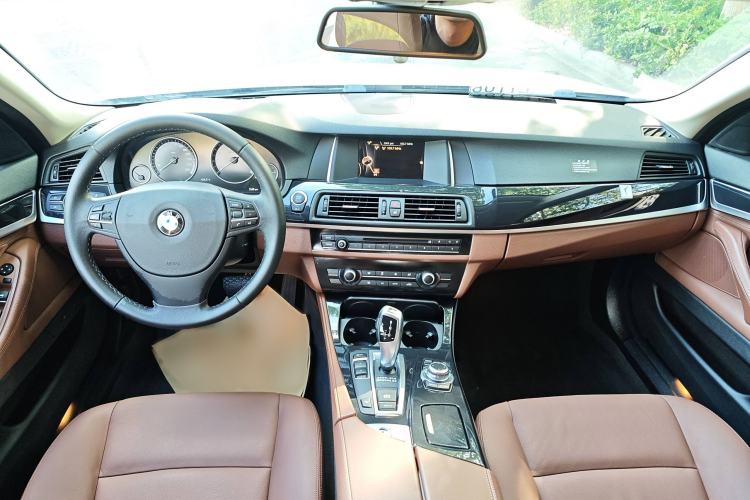 Used BMW 5 Series 2014 520Li Elegant Model
