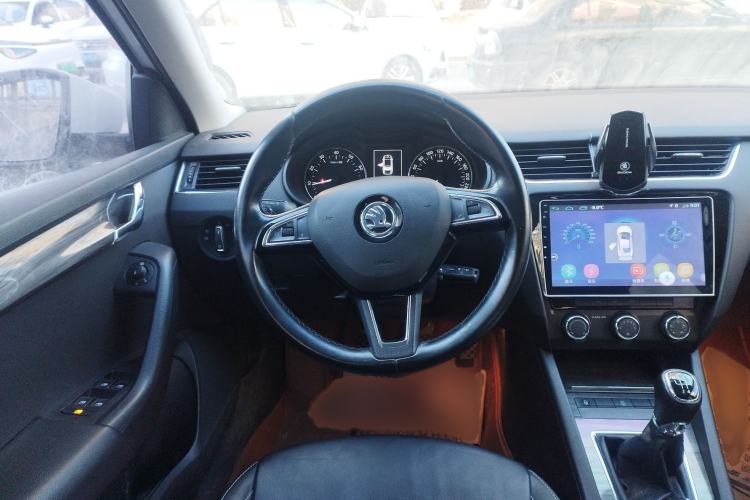 Used Skoda Octavia 2016 1.6L Manual Smart Drive Version
