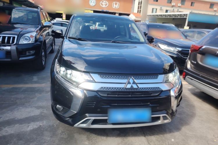 Used Mitsubishi Outlander 2019 2.4L 4x4 Zhi Xiang Edition 7 Seats China VI Standard
