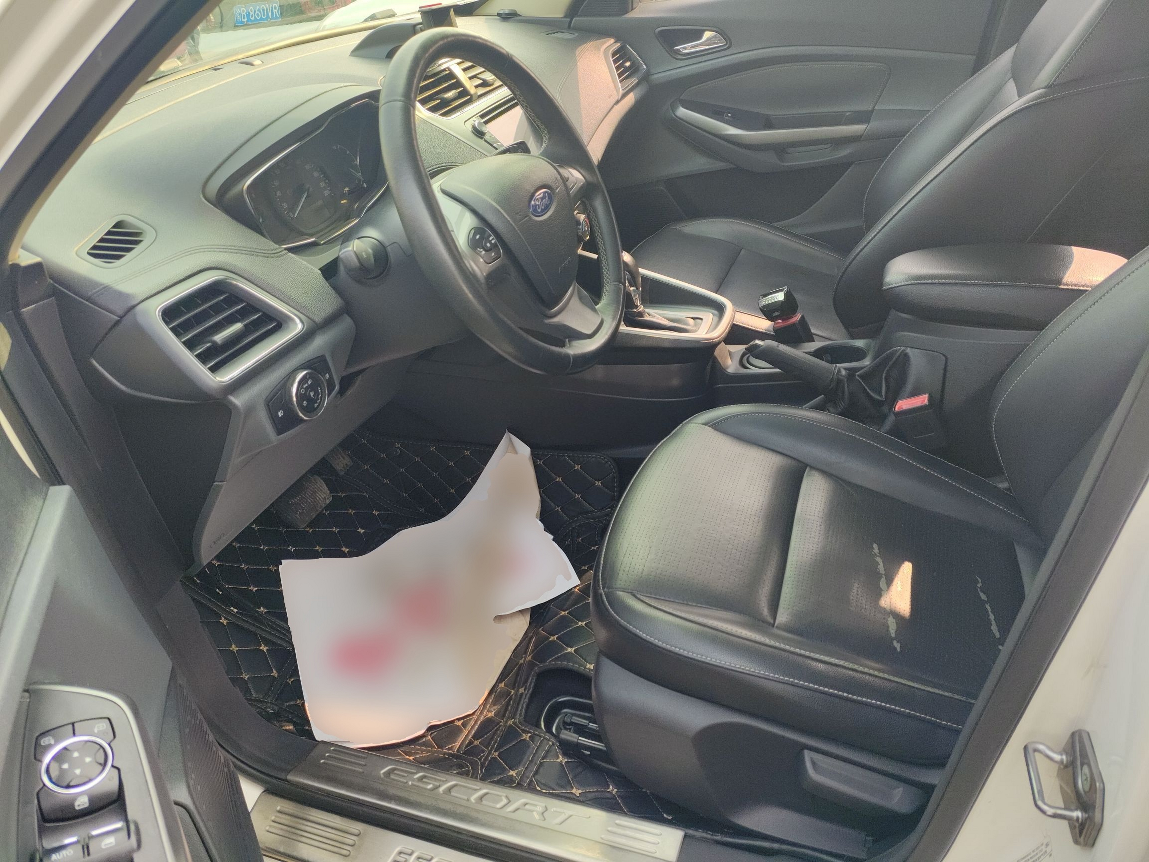 Переднее сиденье в автомобиле