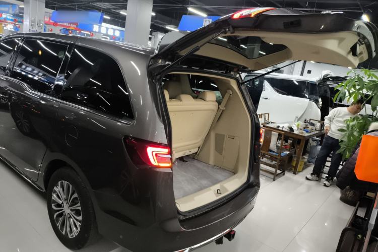 Used Buick GL8 2023 Facelifted Land Cruiser Executive Luxury Version
