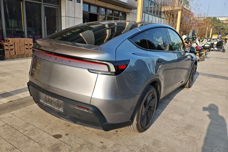 Used Tesla Model Y 2025 Rear-Wheel-Drive Version
