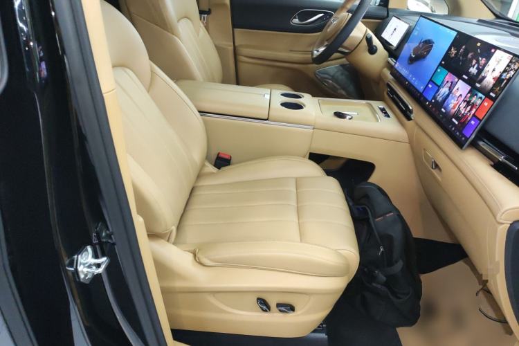 Used VOYAH Dream 2025 PHEV Four-Wheel Drive Prestige Kunpeng Edition