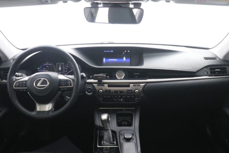 Used Lexus ES 2015 300h Comfort Edition
