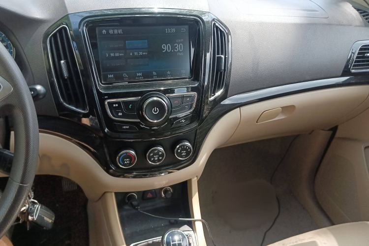 Used Baojun 730 2014 1.5L manual Comfort version 7 seats
