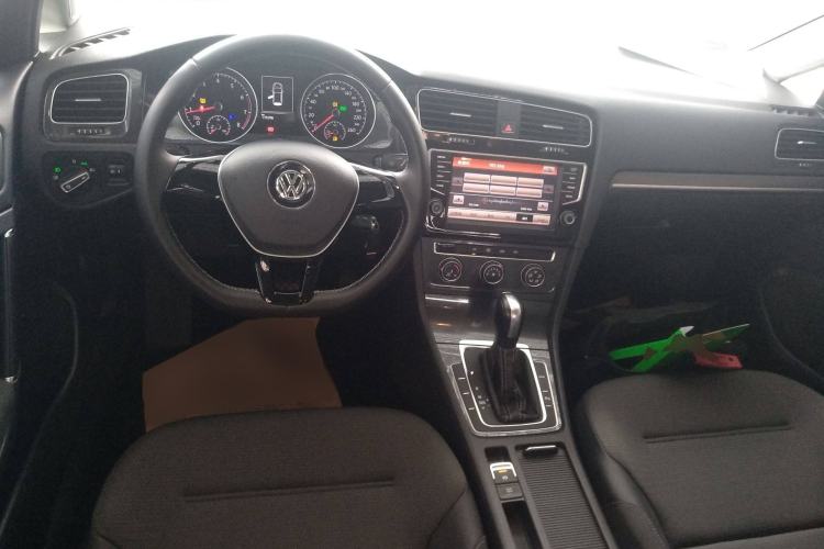 Used Volkswagen Golf 2017 1.6L Automatic Comfort Million-Vehicle Anniversary Edition
