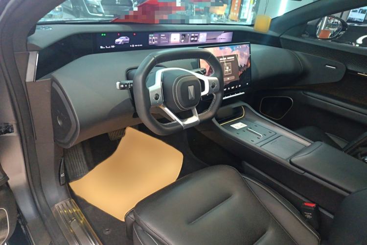 Used  12 2023 700 Three-Laser Rear-Wheel Drive Luxury Edition
