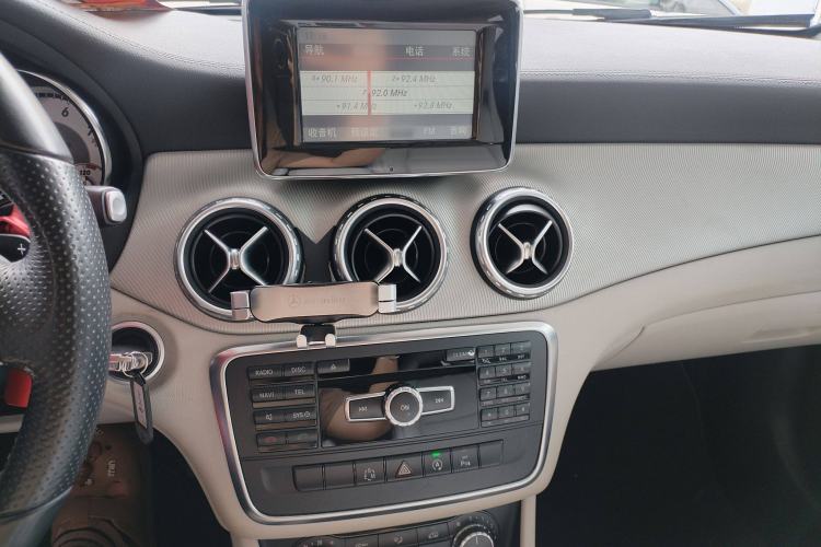 Used Mercedes-Benz GLA 2015 GLA 200 Fashion Model
