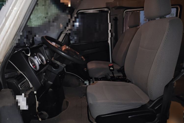 Used Iveco Daily 2022 2.5T A37 M1 Passenger Van 5-9 Seats Long Wheelbase Mid-Roof Design Dual Tires Side Sliding Doors
