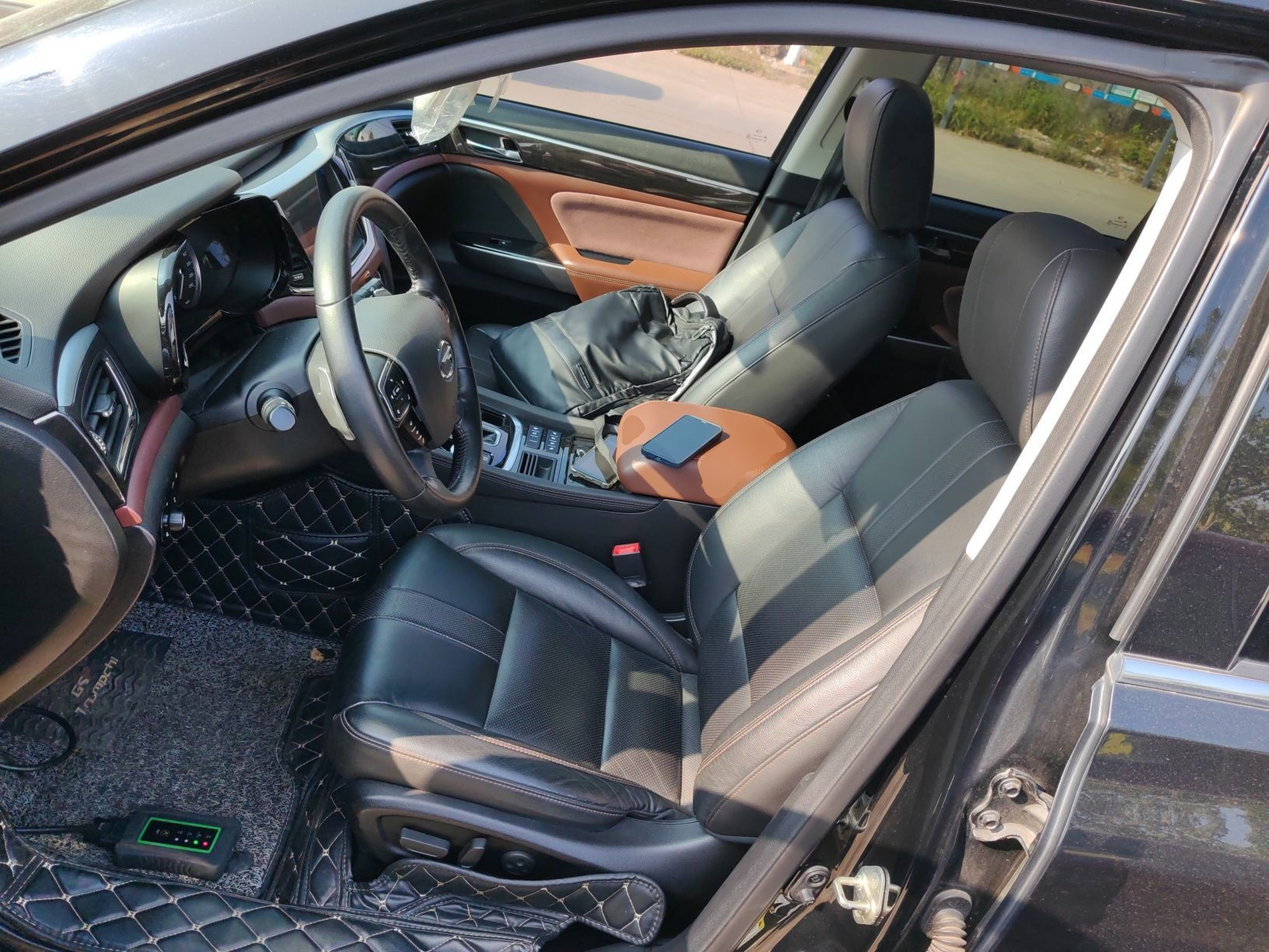 Переднее сиденье в автомобиле