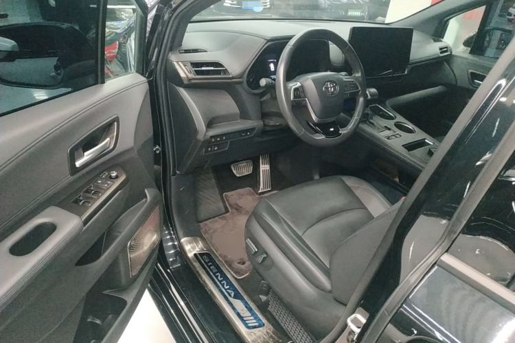 Used Toyota Sienna 2021 2.5L Hybrid Premium Edition
