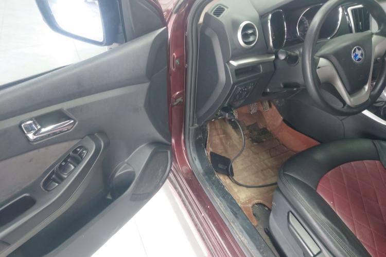 Used Venucia T70 2015 1.6L Manual Ruixing Edition
