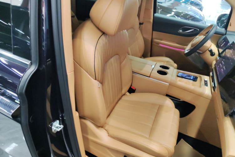 Used VOYAH Dream 2025 PHEV Four-Wheel-Drive Flagship Kunpeng Edition
