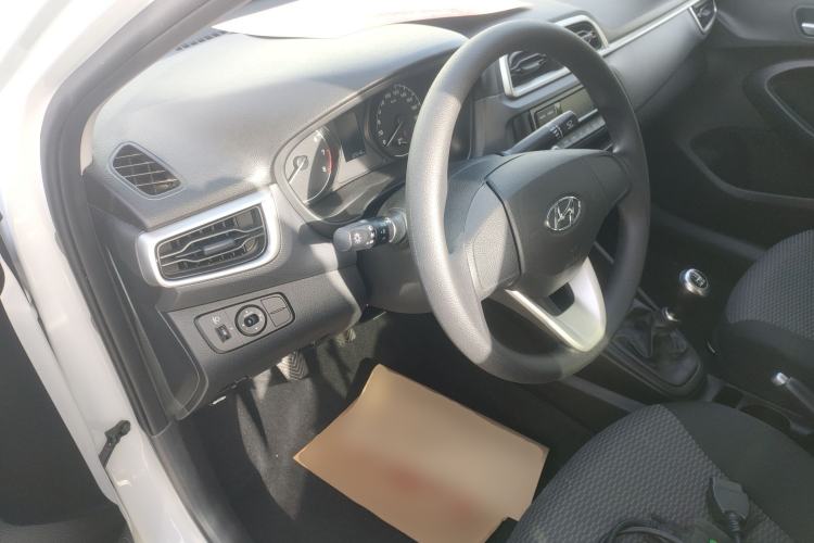 Used Hyundai Verna 2017 1.4L Manual Colorful Skyroof Version China V Standard