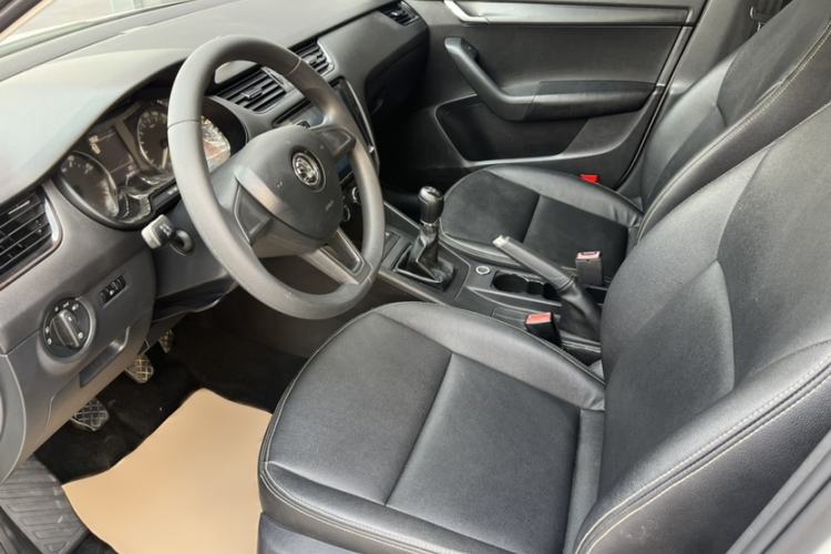 Used Skoda Octavia 2017 Classic Model 1.6L Manual Standard Edition
