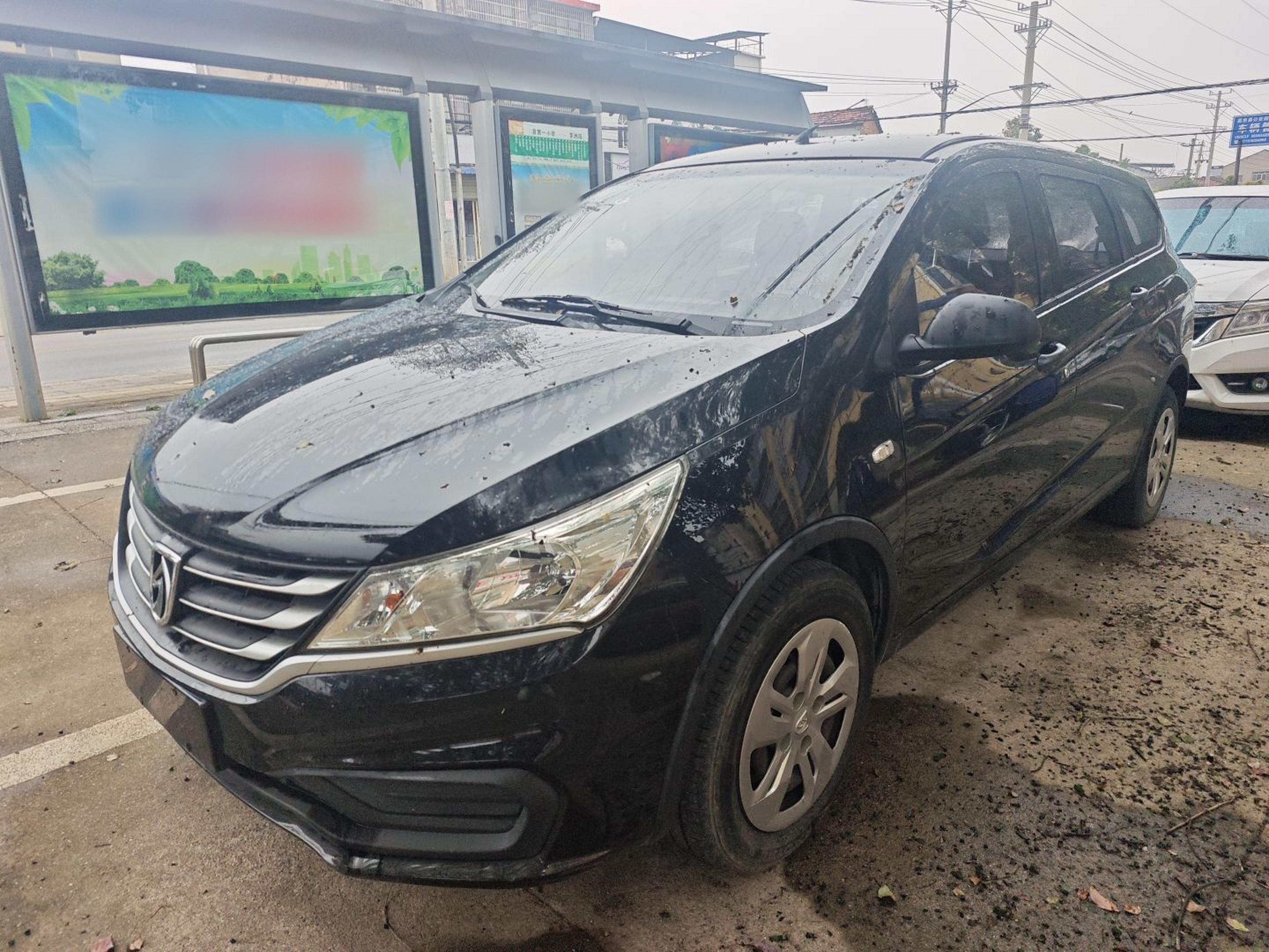 Под передней частью автомобиля