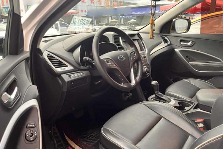 Used Hyundai Santa Fe 2017 2.4L Automatic Two-Wheel Drive Smart Version 5 Seats
