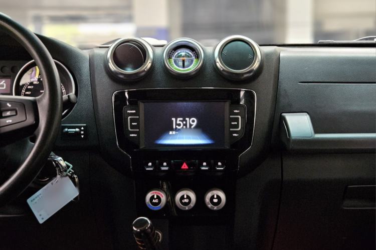 Used Beijing Auto BJ40 2016 40L 2.0T Manual Two-Wheel Drive Luxury Edition
