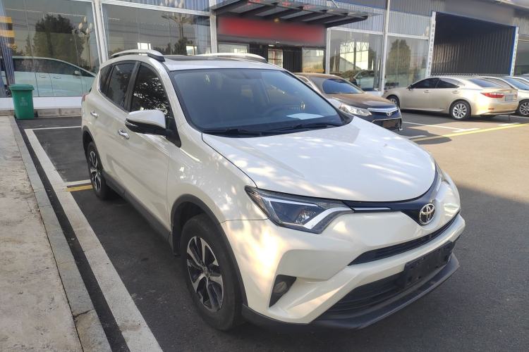 Used Toyota RAV4 2019 2.0L CVT Two-Wheel Drive Luxury Version China VI Standard