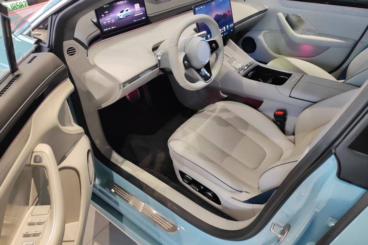 Used Hima Luxeed S7 2025 855 km Max
