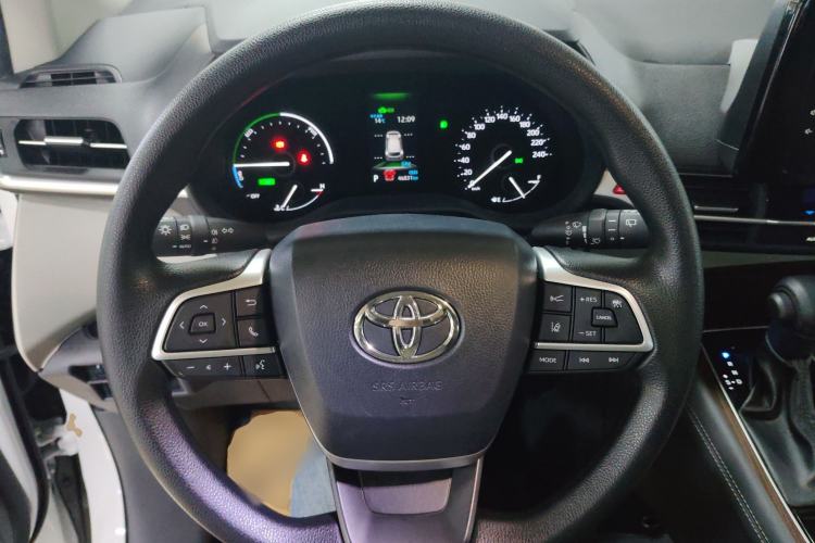 Used Toyota Sienna 2023 2.5L Hybrid Comfort Edition
