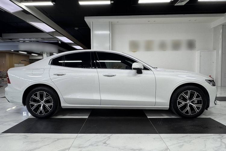 Used Volvo S60 2025 B4 Zhiyi Luxury Edition
