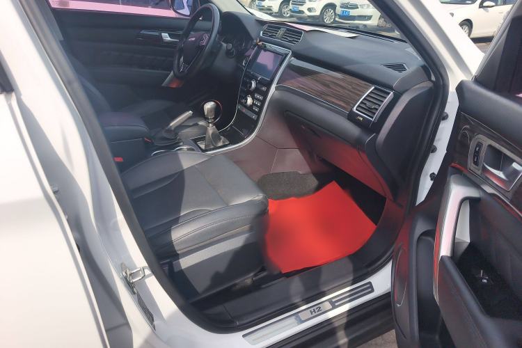 Used Haval H2 2016 Red Label 1.5T Manual Two-Wheel Drive Elite Model
