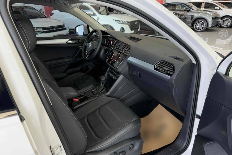 Used Volkswagen Tiguan L 2021 330TSI Automatic Two-Wheel Drive Smart Edition
