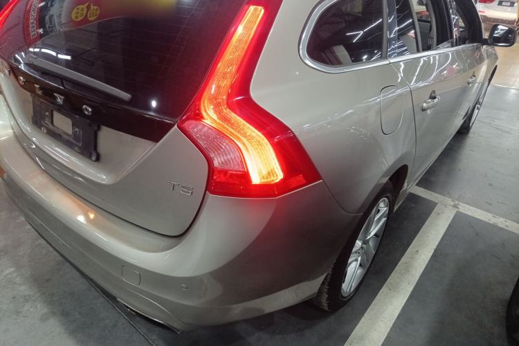 Used Volvo V60 2015 T5 Zhiya Edition