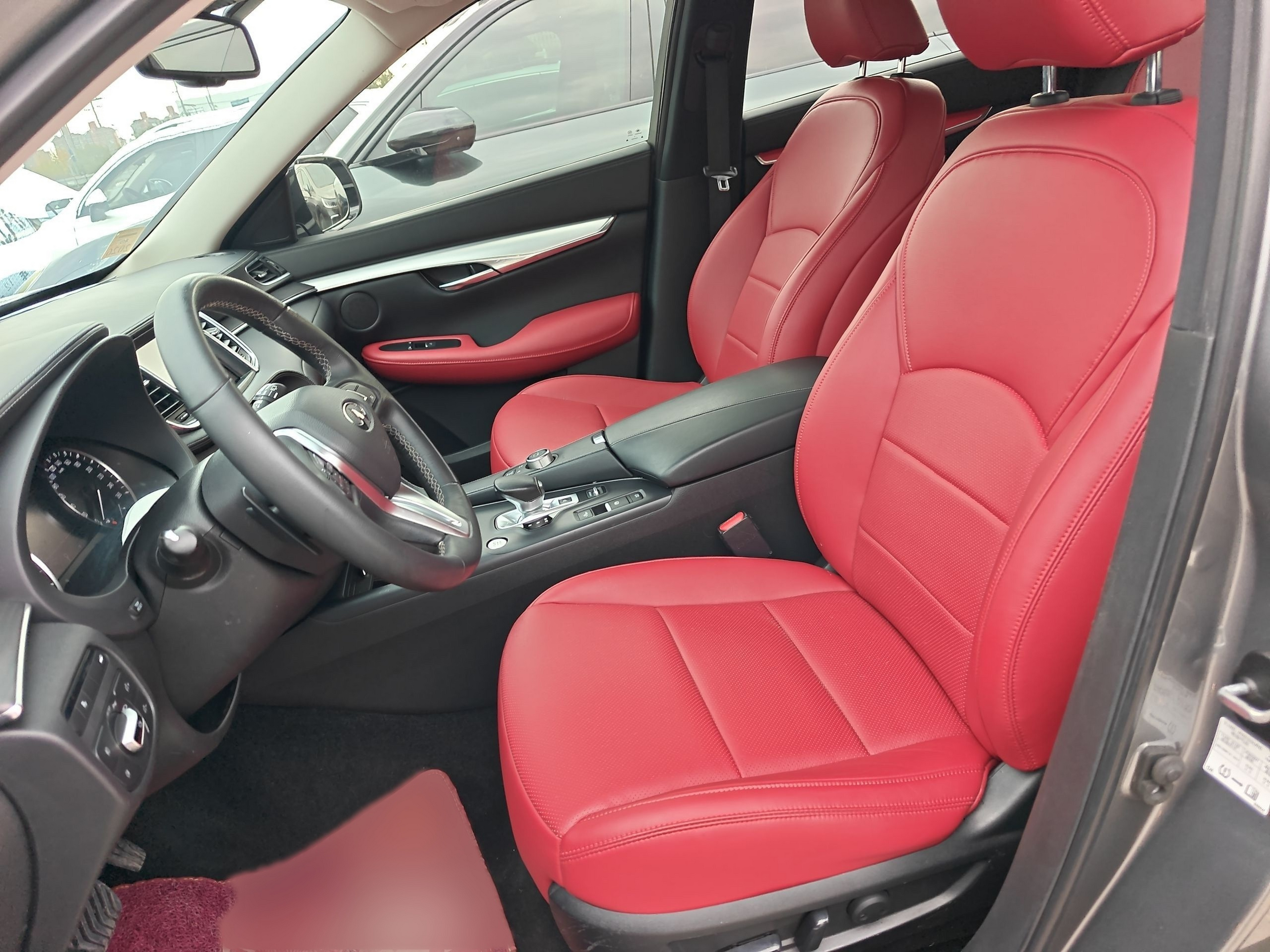 Переднее сиденье в автомобиле