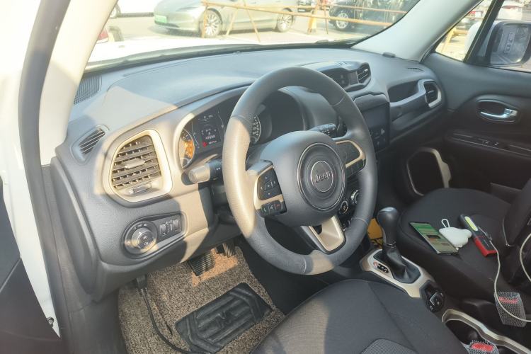 Used  Renegade 2017 180T Automatic High-Energy Version
