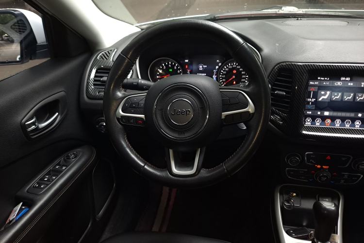 Used  Compass 2017 200T Automatic Family Edition
