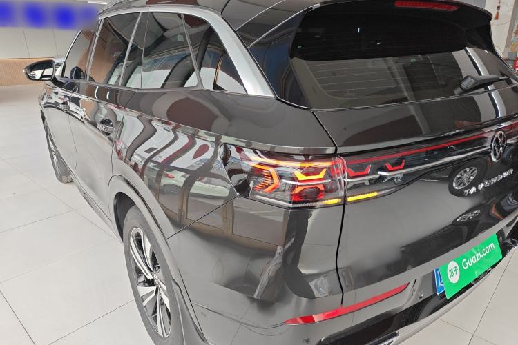 Used Volkswagen Tavendor 2024 380TSI All-Wheel Drive R-Line Cruise Edition
