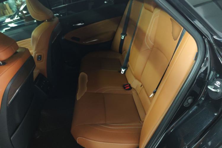 Used Toyota Avalon 2024 Dual-Motor 2.0L Luxury Edition
