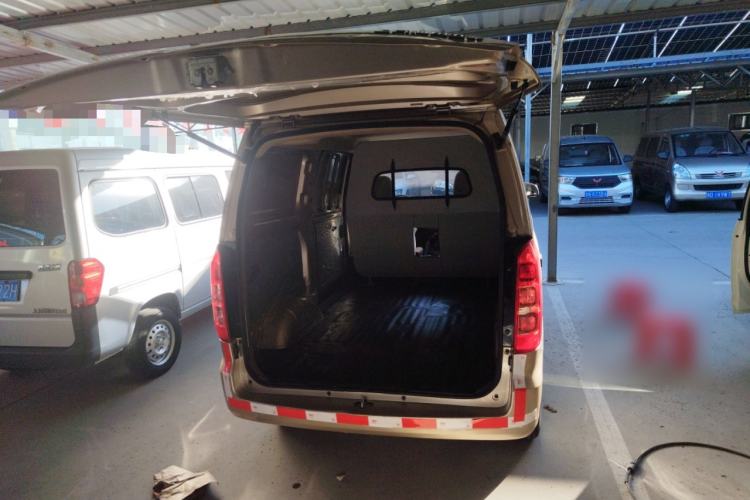 Used Wuling Hongguang V 2022 1.5L Jingqu Edition Enclosed-Window Vehicle with Electric Power Steering LAR
