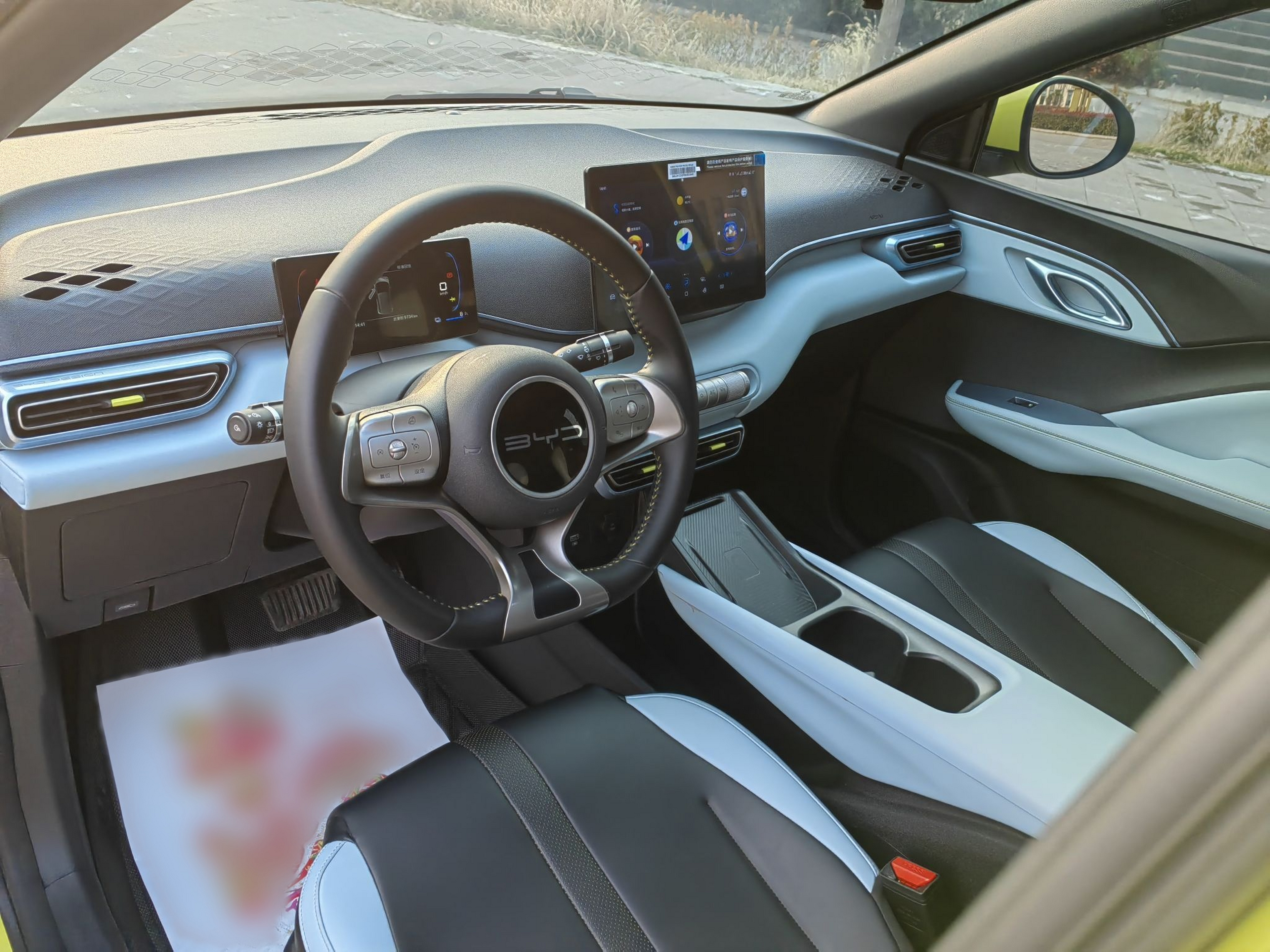 المقاعد الأمامية داخل السيارة