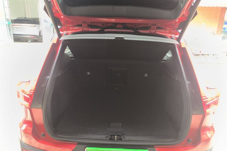 Used Volvo XC40 2019 T4 4x4 Midday Lava Red
