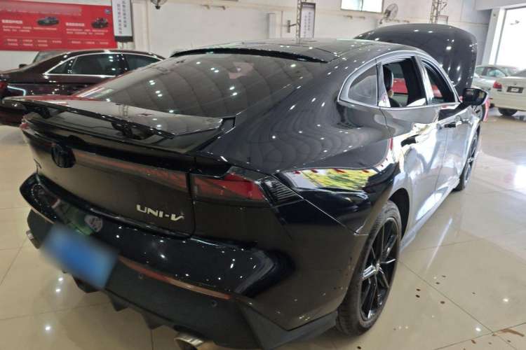 Used Changan UNI-V 2022 1.5T Prestige Version
