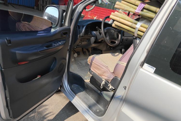 Used  Refine 2015 2.0L Shuttle Gasoline Long-Wheelbase Standard Version HFC4GA3-3D
